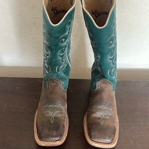 Boys boots size 6. Worn a handful of times